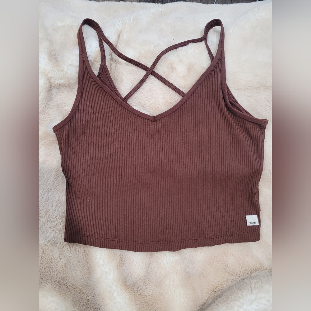 VUORI Ribbed Crop Tank - Picture 4 of 7